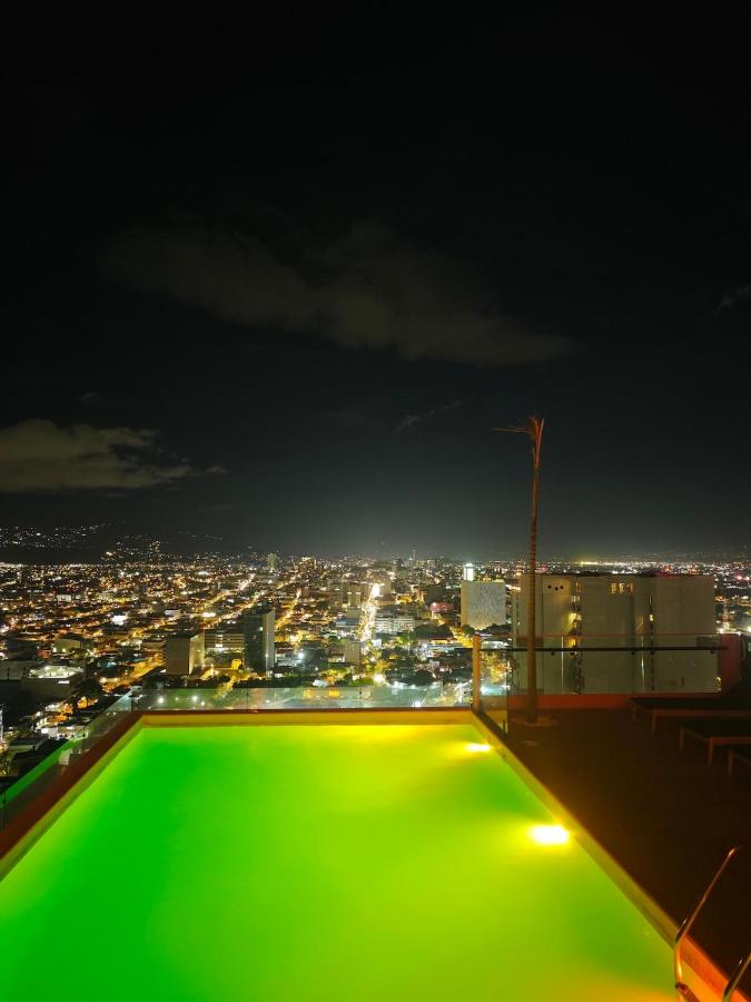Queen's Mirror, Luxury Pool and View, San Jose - B&B San Pedro