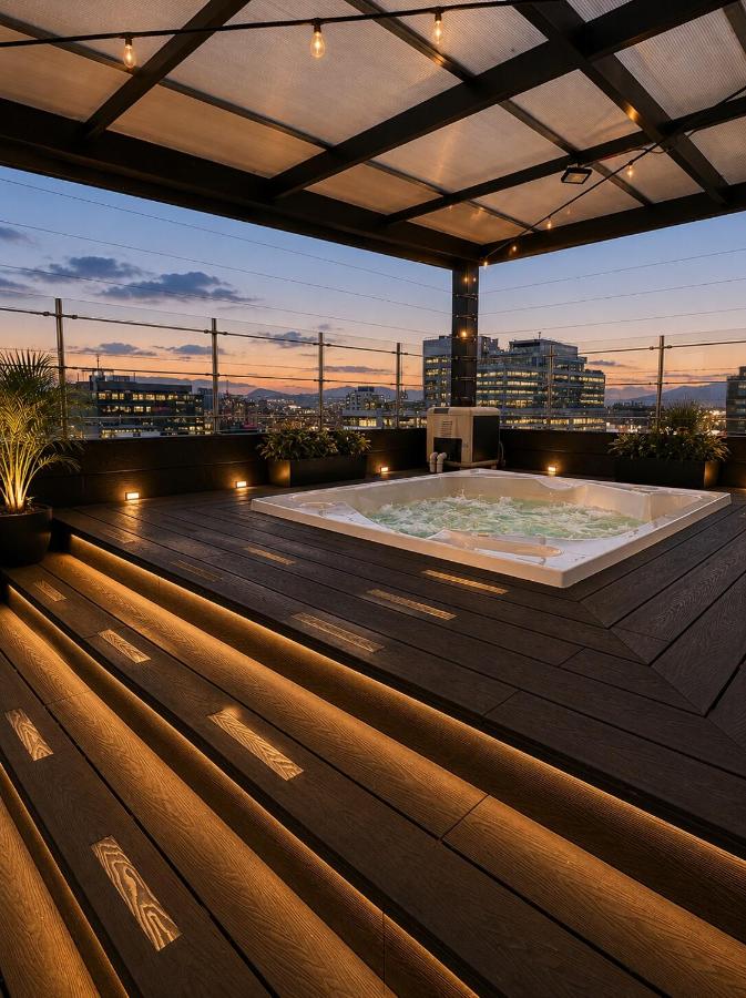 Suite de Lujo con Jacuzzi en Rooftop y Coworking - Bed and Breakfast Bogota