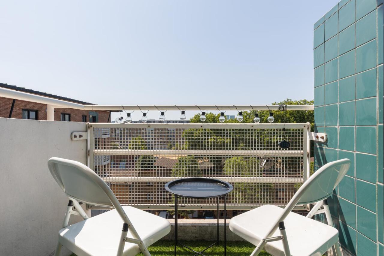 Inviting 3BR with Balcony near Canary Wharf - Ferienwohnung London