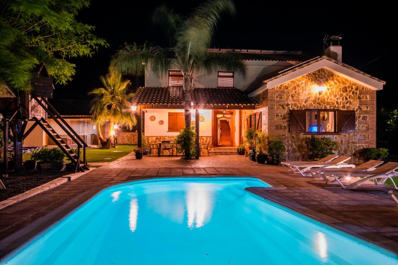 Cubo's Villa Llanos de la Plata - B&B Alhaurín de la Torre