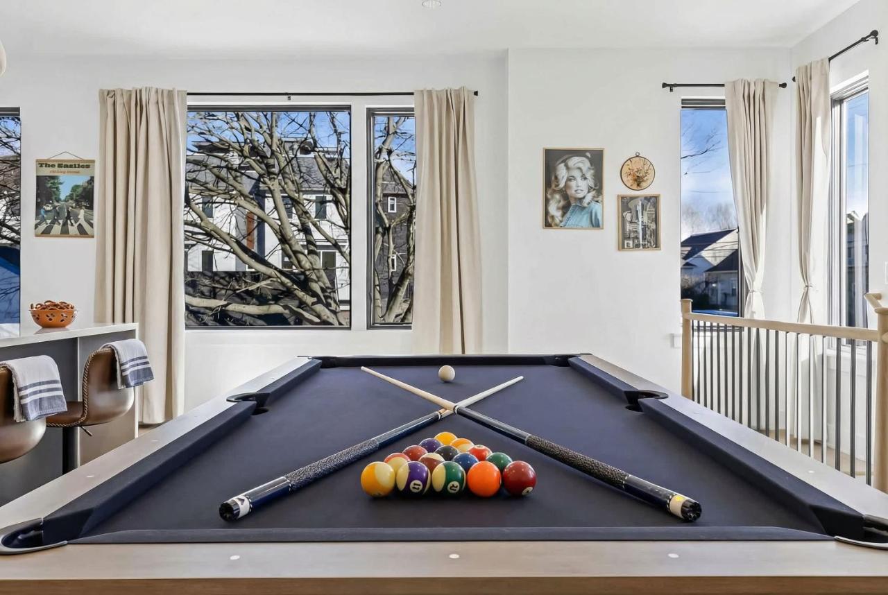 Hot Tub Poker Pool Table & Rooftop City MLS View - B&B Nashville