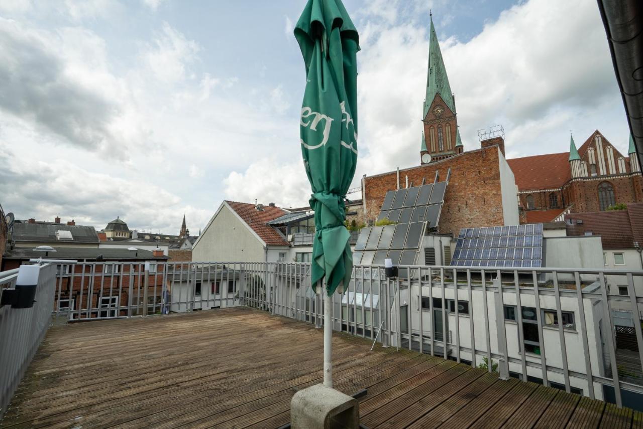 120qm Altstadt-Apartment mit Terrasse & Domblick - direkt am Markt - B&B Schwerin