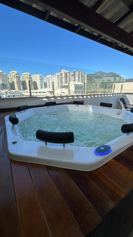 Cobertura Duplex com Hidro Privativa e Área Gourmet Completa em frente ao Recreio Shopping - Chambres d'hôtes Rio de Janeiro
