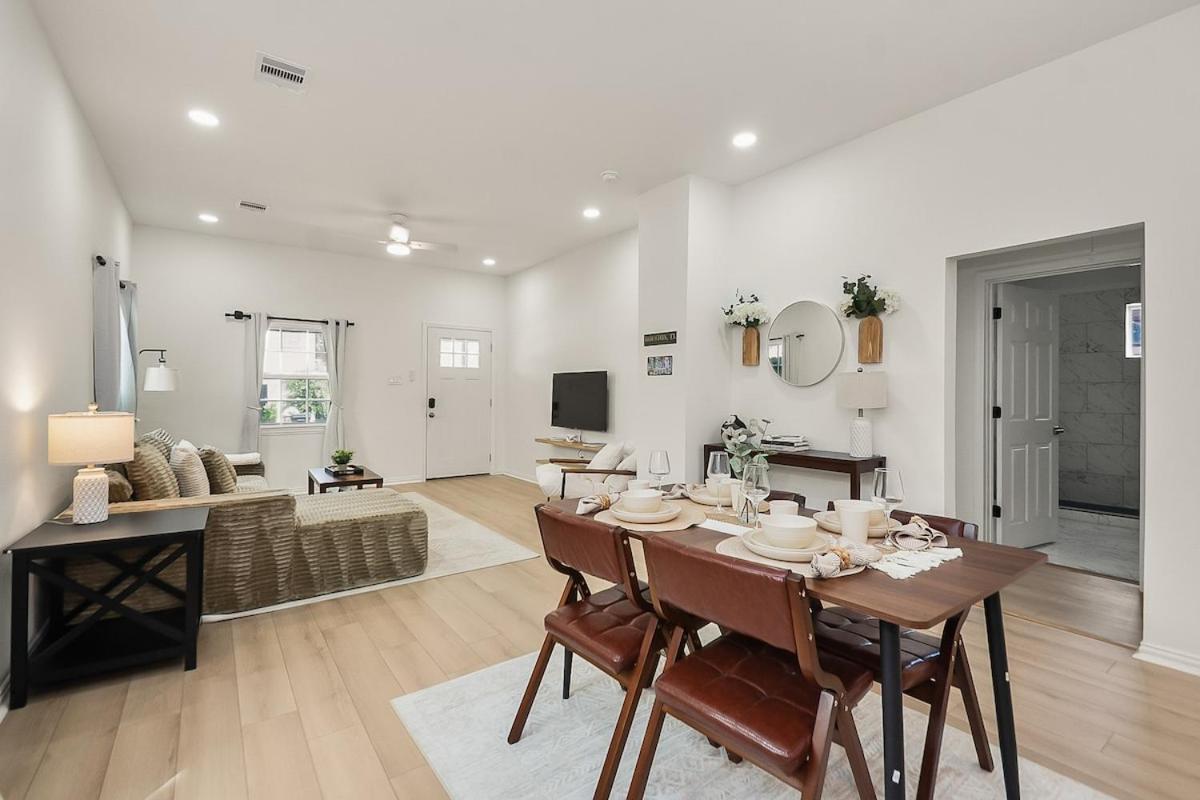Luxury 3BR Home, Private Yard, Near Stadiums - B&B Houston