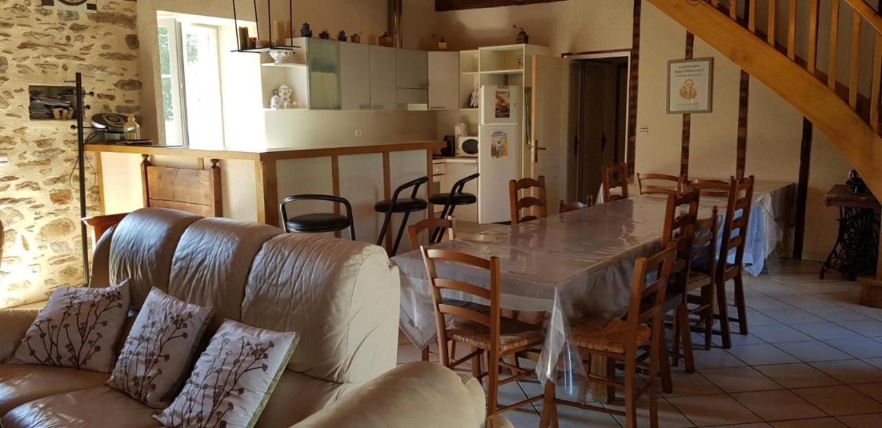 Gîte de France "les volets bleus" 3 épis - Gîte de France 12 personnes MAE-9484 - Chambres d'hôtes Espartignac