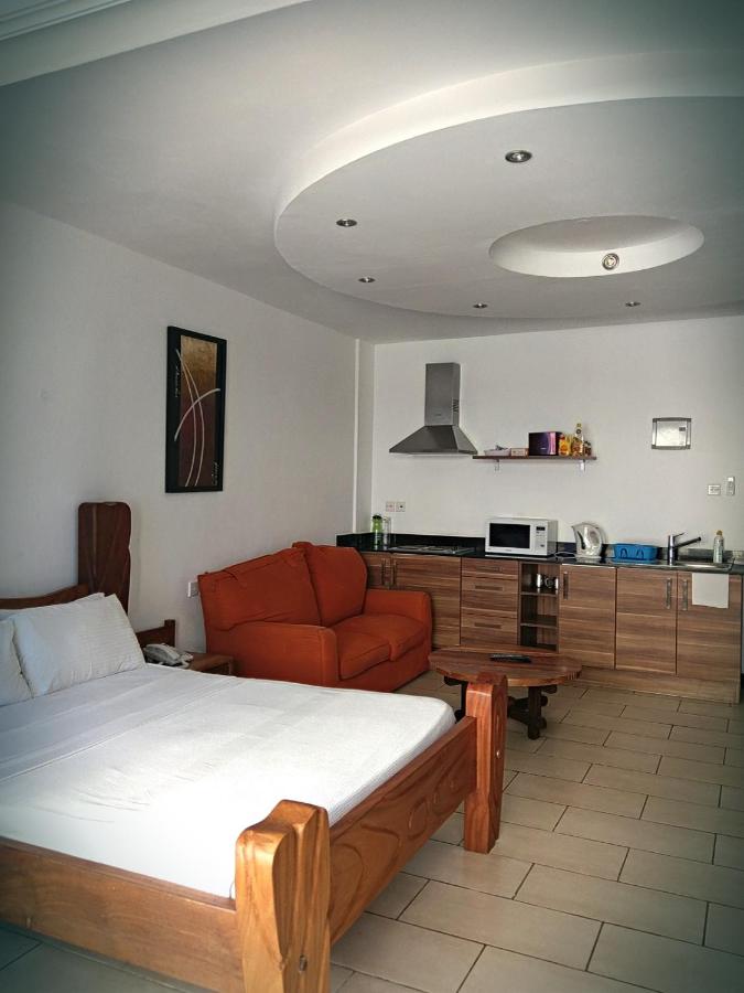 B&B Bamburi - Cowrie Beach Studio Apartment - Bed and Breakfast Bamburi