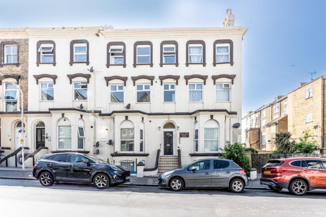 Athelstan by the Lido Winter Gardens & Beach - Ferienwohnung Margate
