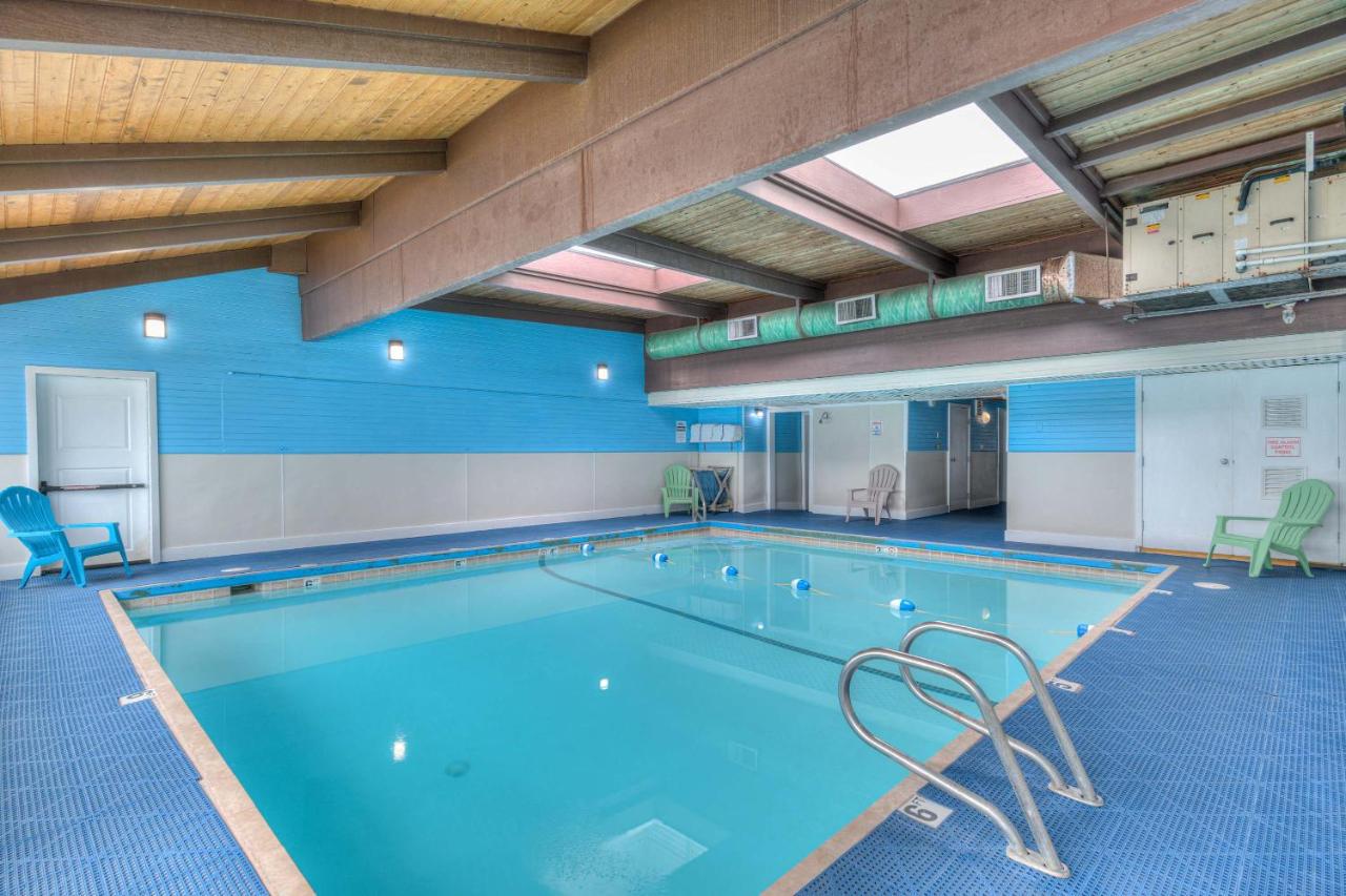 Family Suite - Sleeps Six - Ocean Views & Beach Access - Pool and Hot Tub - B&B Lincoln City