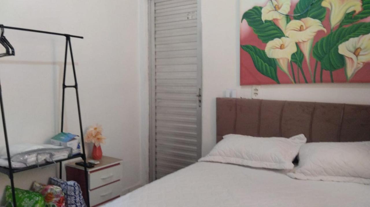 Apt 04 perto do aeroporto UECE com Ar - Chambres d'hôtes Fortaleza