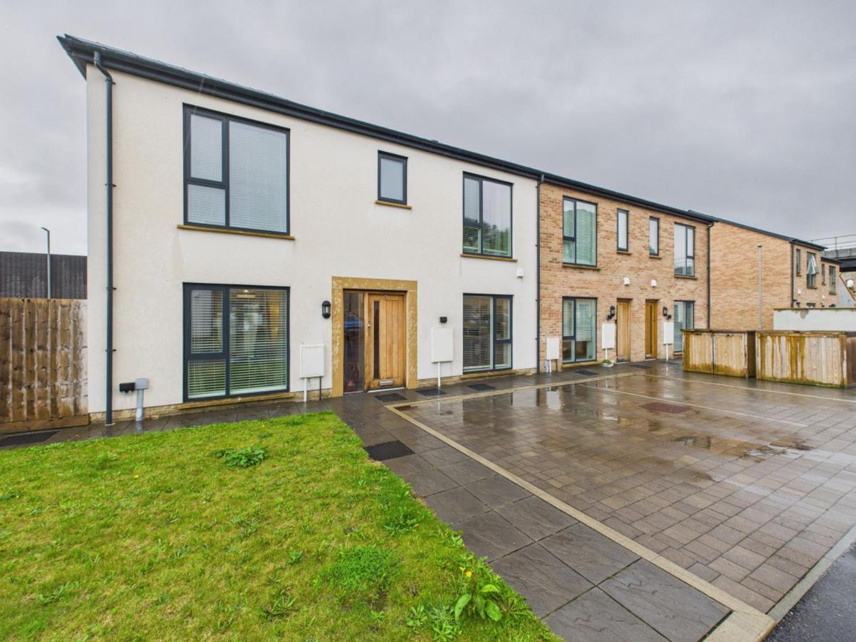 Harveys Yard by Signature Stays, Hayle Modern Coastal Home, Sleeps 7 - Bed and Breakfast Hayle