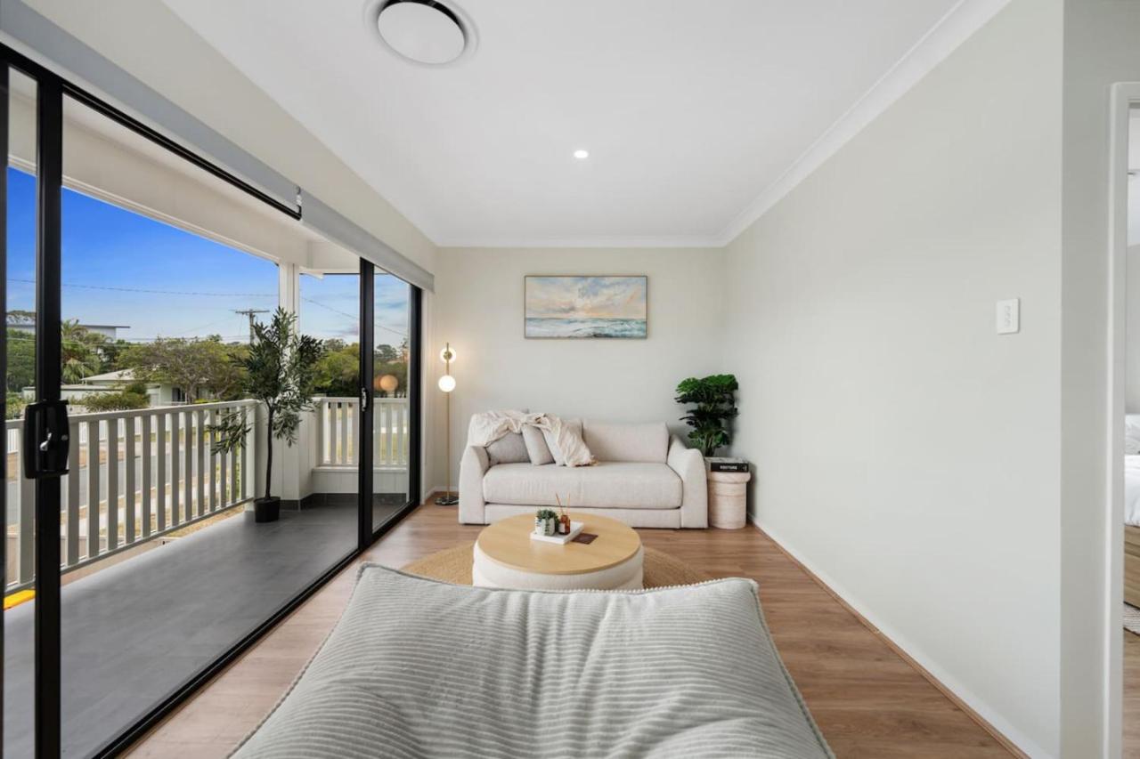 PAREA Designer 5 Bedroom Beachside Villa, Spa & PoolTable - B&B Clontarf