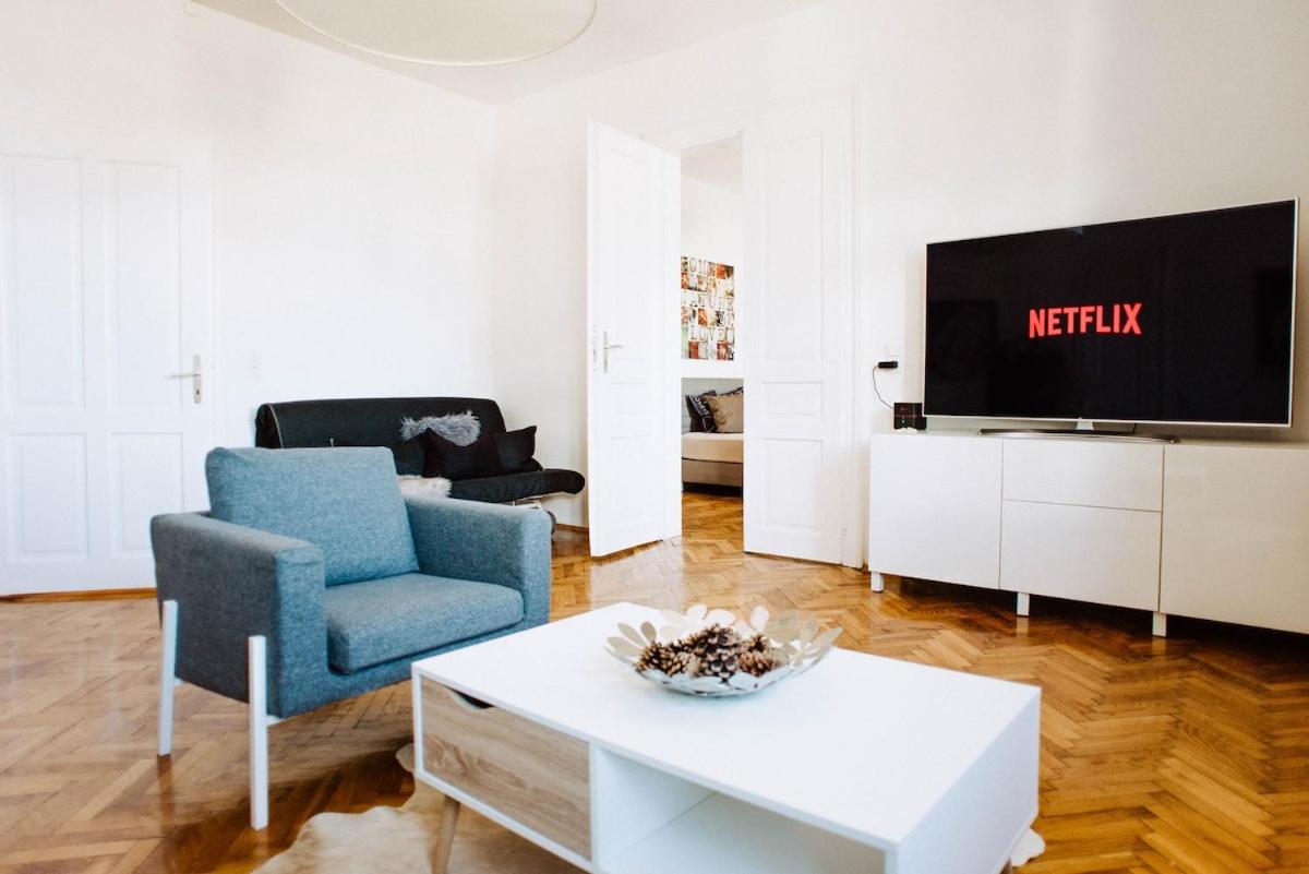 Huge Central Designer Loft with Tyrolean Flair - Ferienwohnung Innsbruck