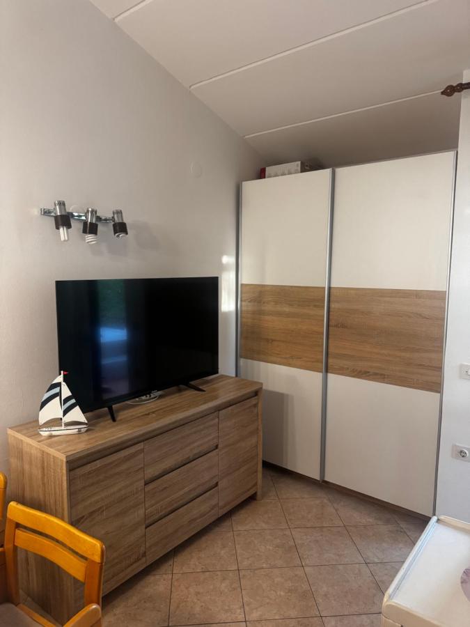 Apartment with a terrace in Zaglav, Cres - Ferienwohnung Miholašćica