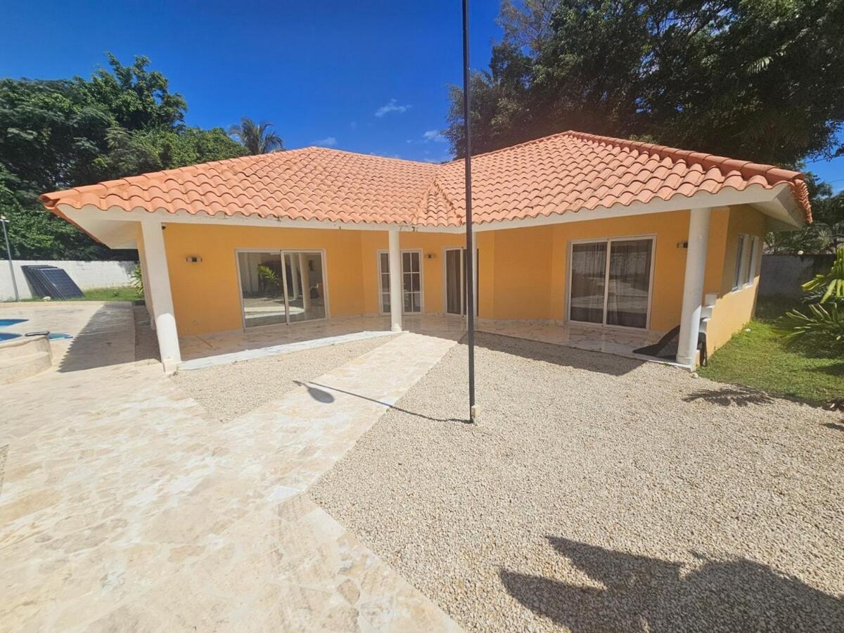 2BR Villa Private Pool Walk to Playa Laguna Beach - B&B Sosúa
