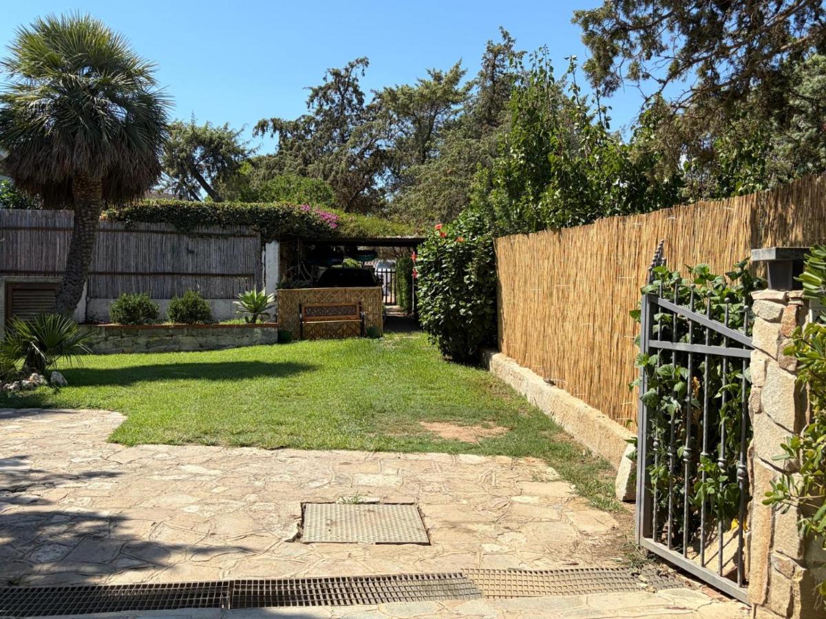 VILLASIMIUS VILLA AND GARDEN, 10 MIN FROM BEACH - B&B Villasimius