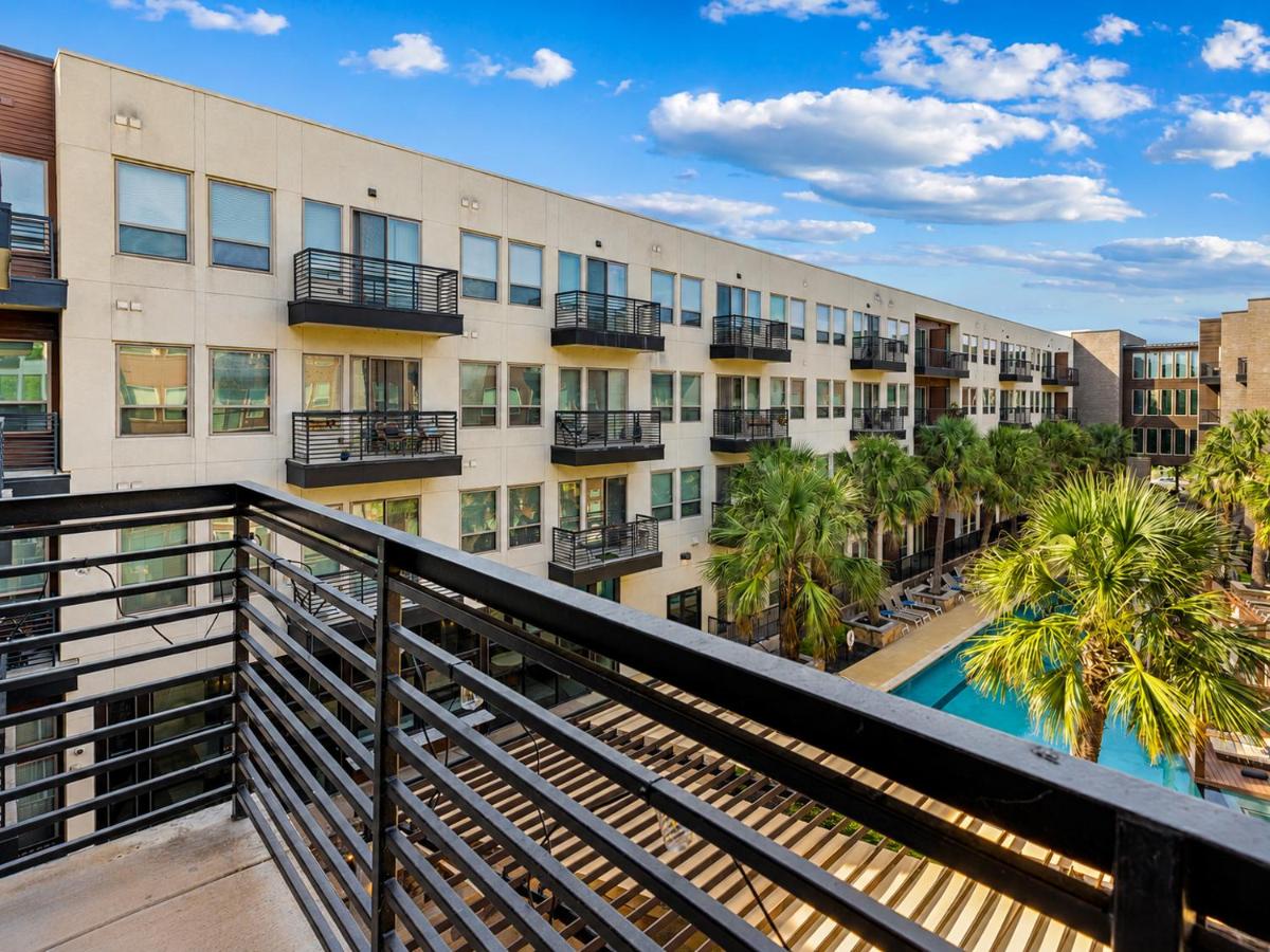 Lookout Luxe 2BR | Shuffleboard | Classy | 1GB - Chambres d'hôtes Dallas