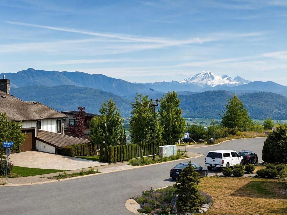 Eagle Mountain 2 Bedroom luxury Private Suite - B&B Abbotsford British Columbia
