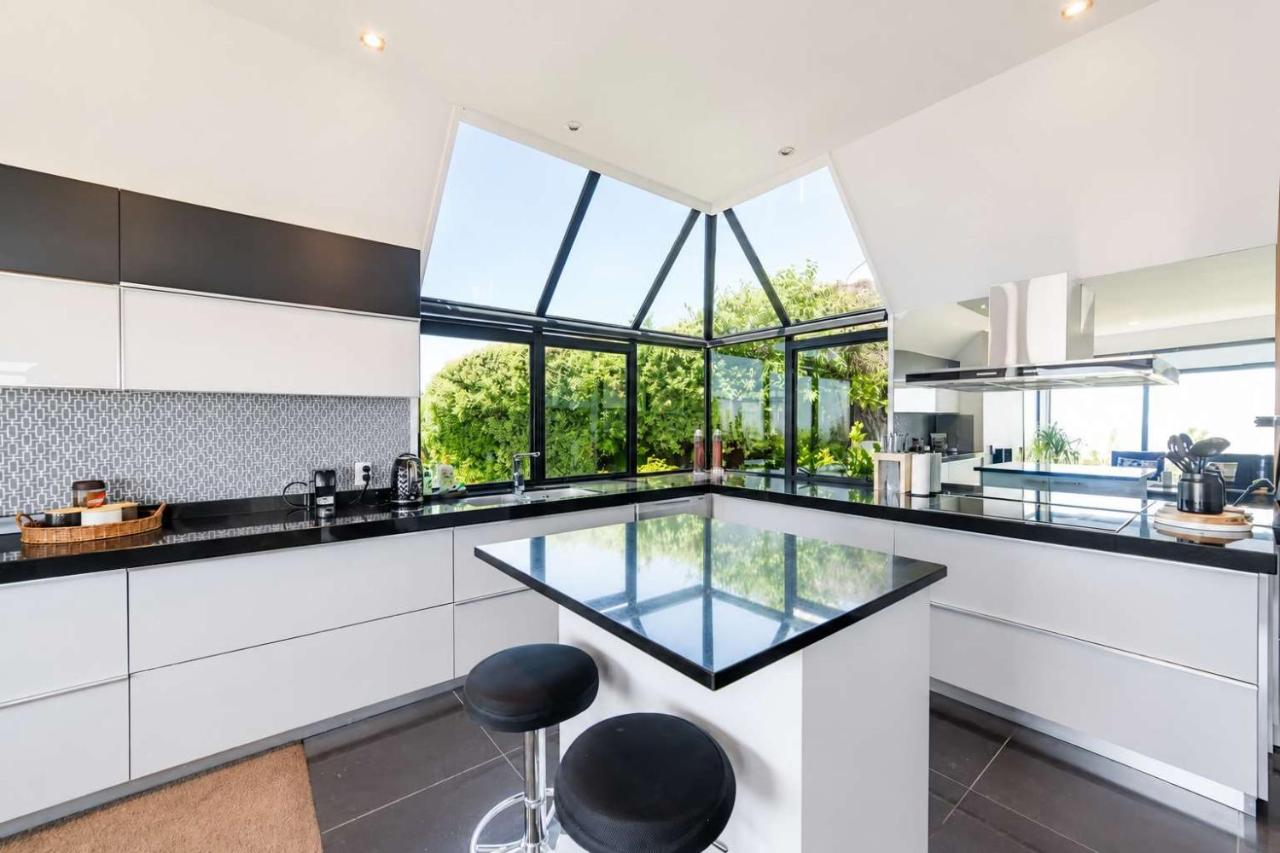 Million Dollar City Views - Sleeps 10 - Bed and Breakfast Christchurch