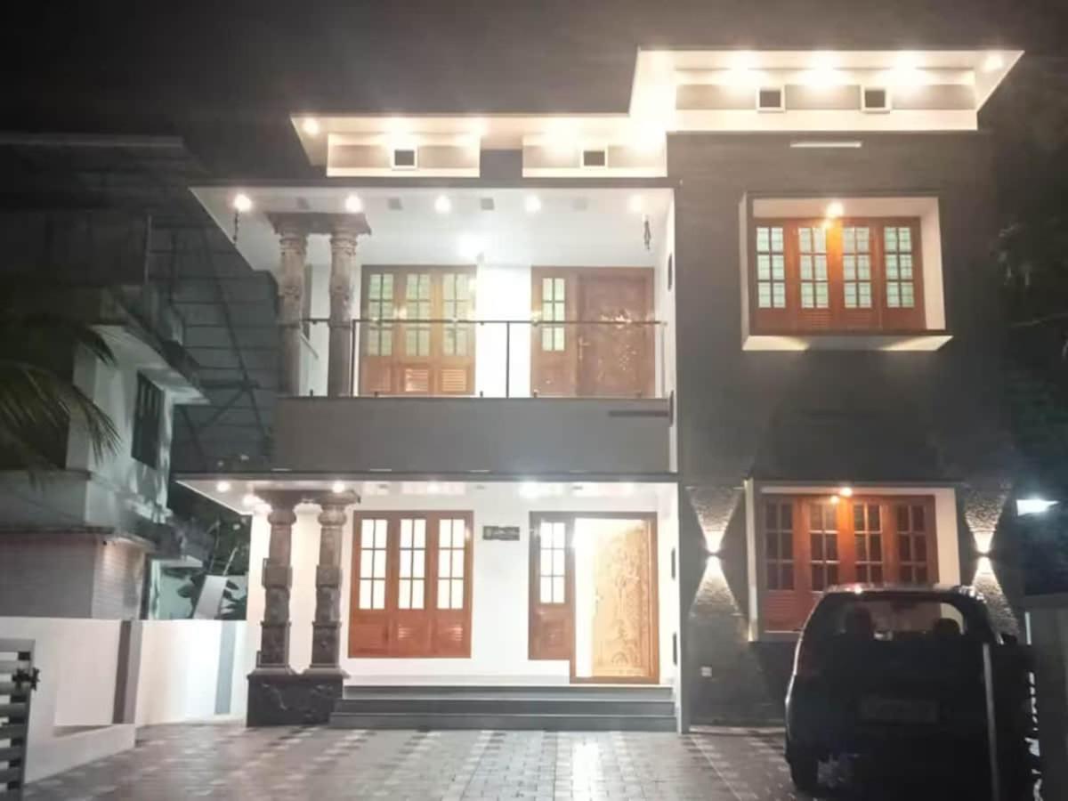 VAR Teak Haus 1 AC 2BHK 10 min drive beach & cliff - Ferienwohnung Varkkallai