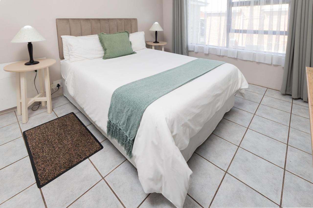 Deluxe Double Room with Partial Sea View