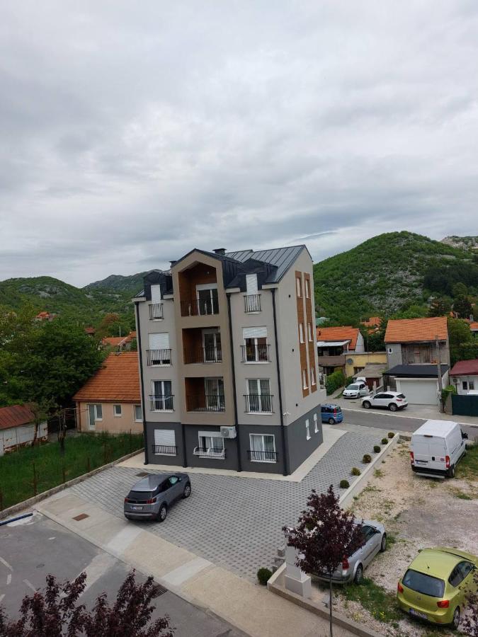 Jovana - B&B Cettigne
