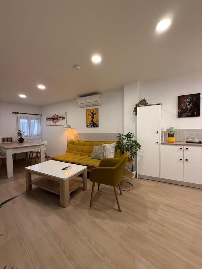 Casa Amarilla HappyVila - Bed and Breakfast Villajoyosa