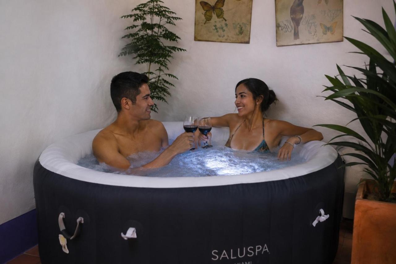Colonial house in Santa Fe de Antioquia & jacuzzi - B&B Santa Fe de Antioquia