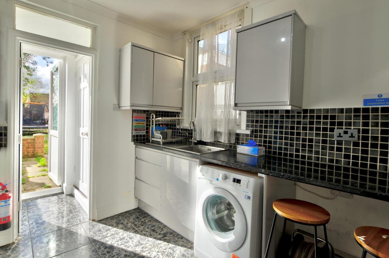 Room near Heathrow - B&B Hillingdon
