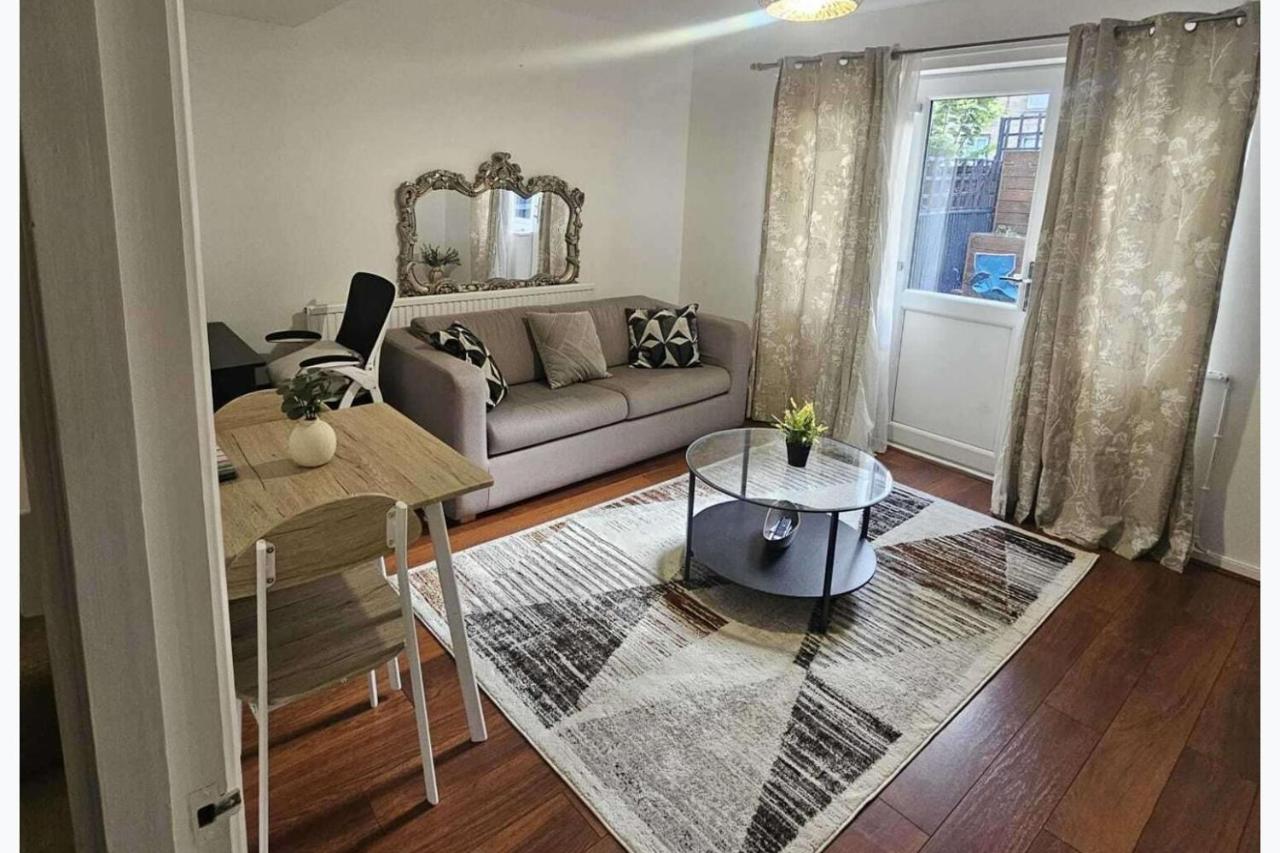 House Sleeps 6 with WiFi and Garden - B&B Londra