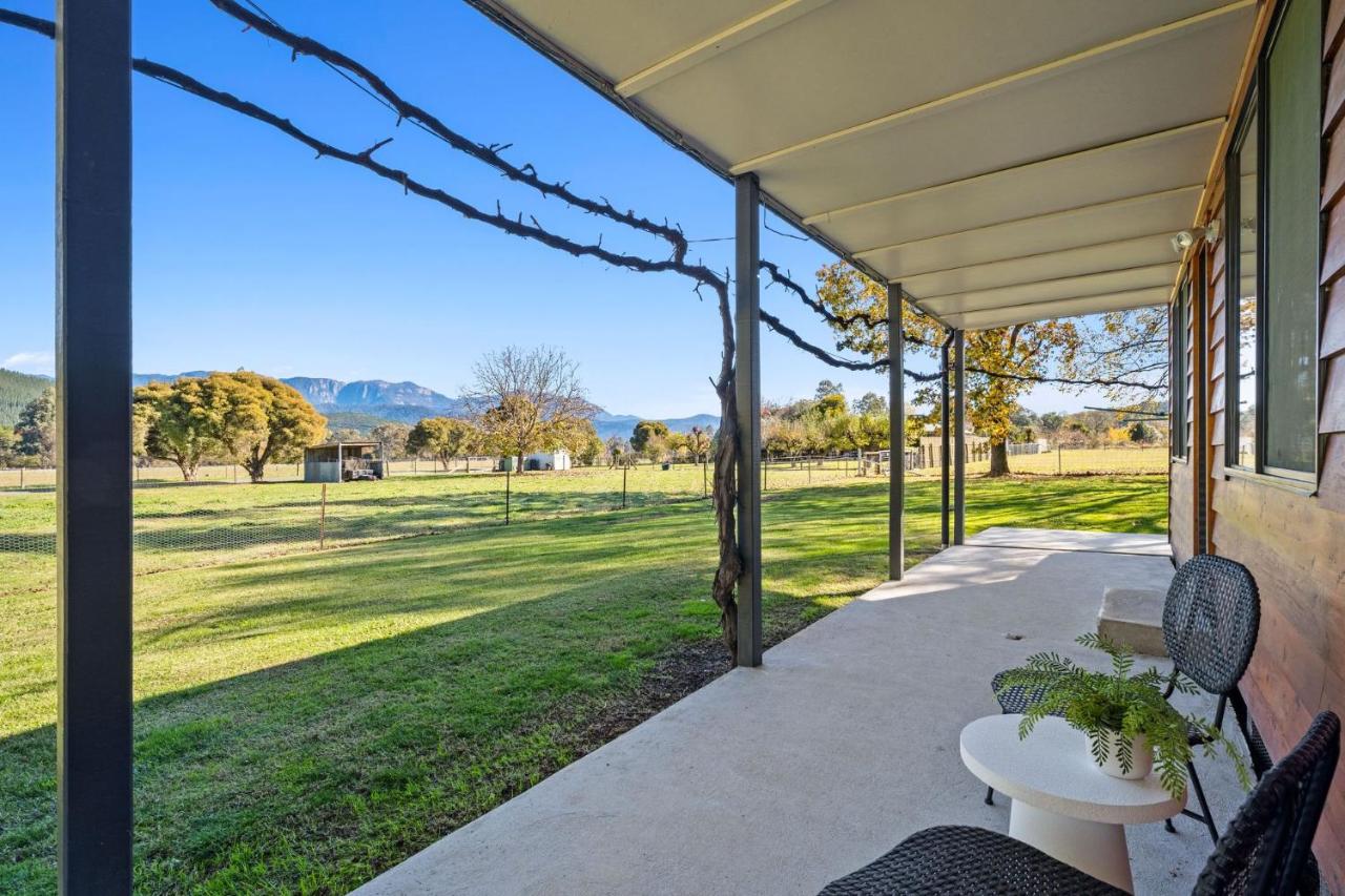 The Little Farmhouse - Pet Friendly with Magnificent Views - B&B Porepunkah