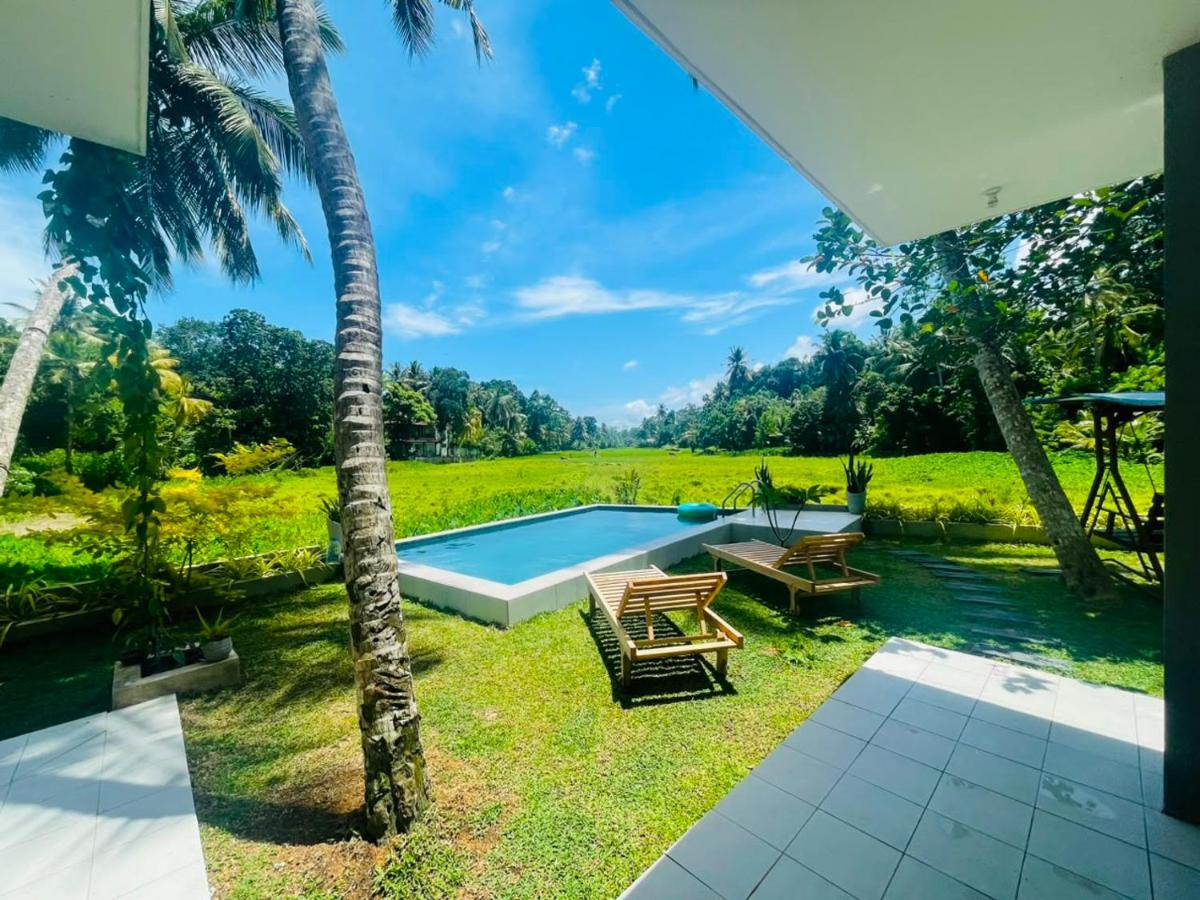 Villa White Home - Bed and Breakfast Unawatuna