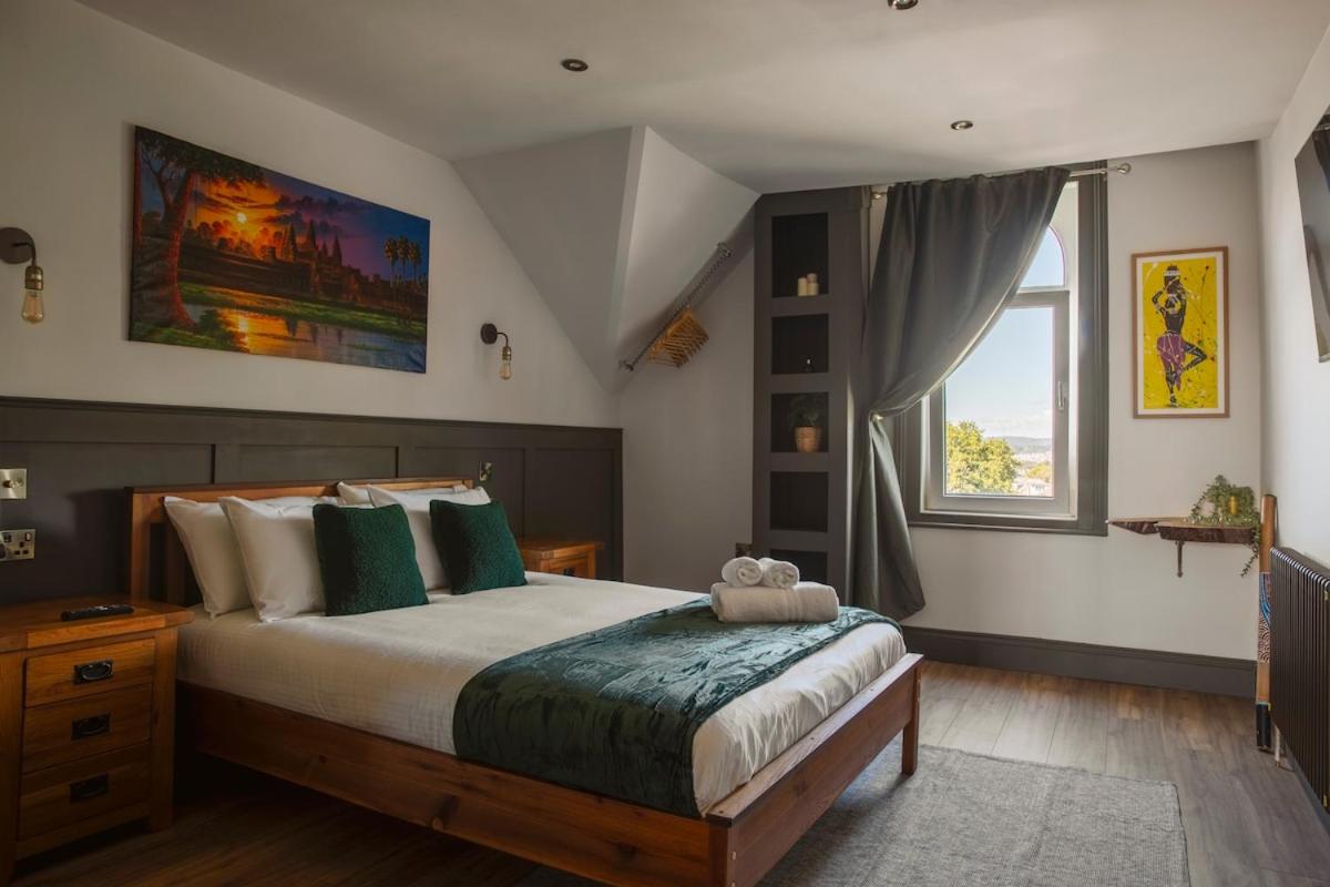 Cathedrals View - 2-4 bed Top-floor Apt in Exeter - Self Check in, Free Parking! - B&B Exeter