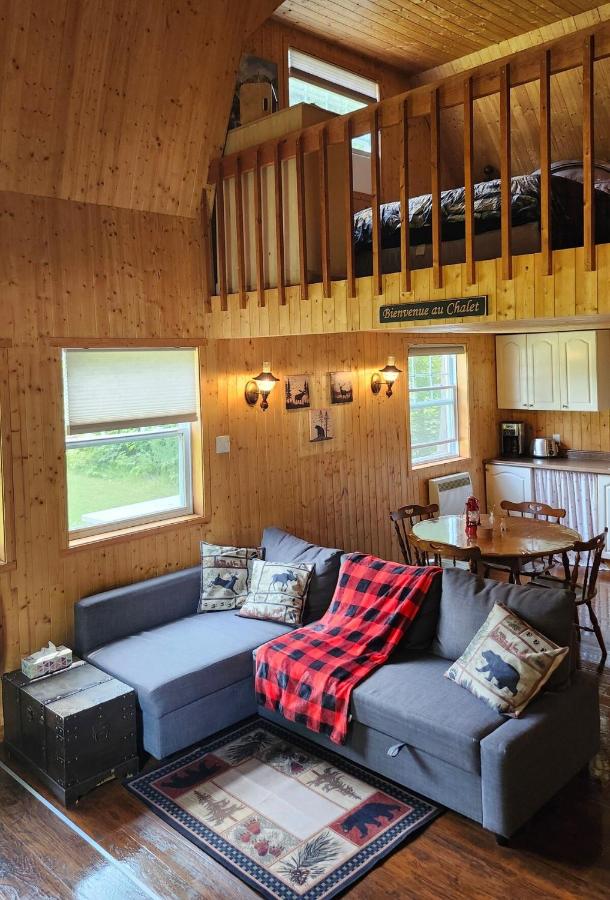 Rustic Chalet, near Mont-Sainte-Anne - B&B Château-Richer