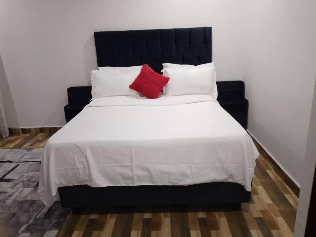 Savanna Spaces - Near Kenneth Kaunda International Airport - Chambres d'hôtes Chongwe