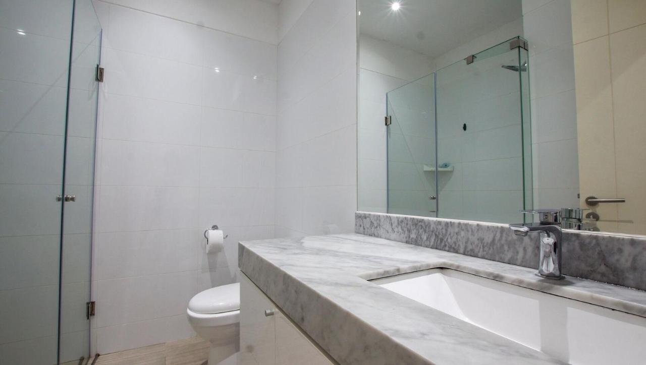 Ola Blanca Luxury Apt in San Bartolo, beachfront - Chambres d'hôtes San Bartolo