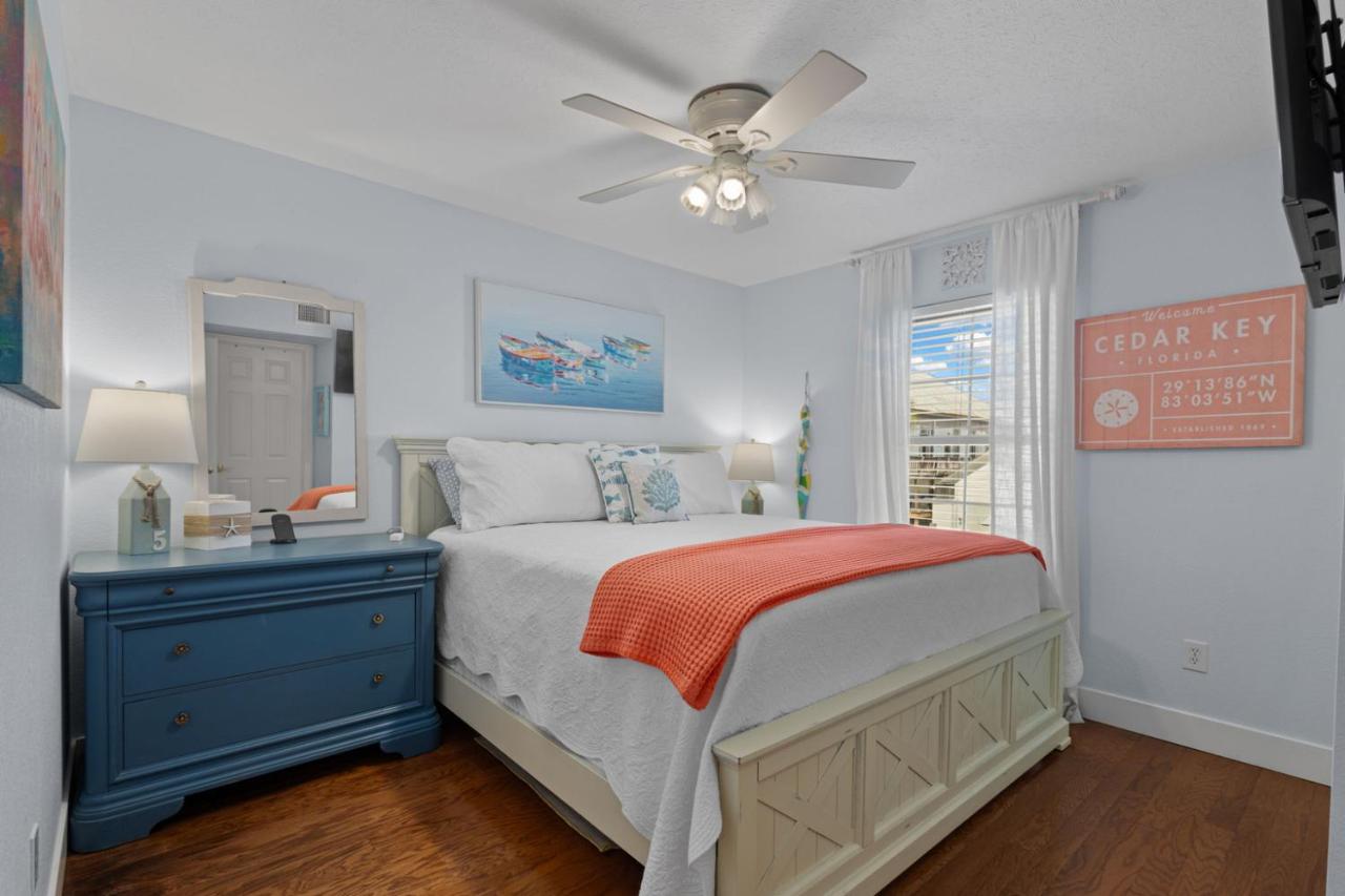 Key Lime Downtown Gulf View w Golf Cart Included for 2026 ONLY! - B&B Cedar Key