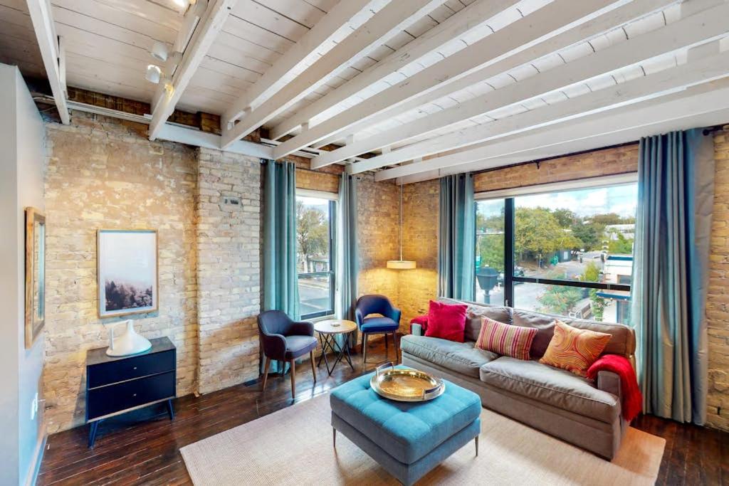 East 6th Historic Loft - B&B Austin