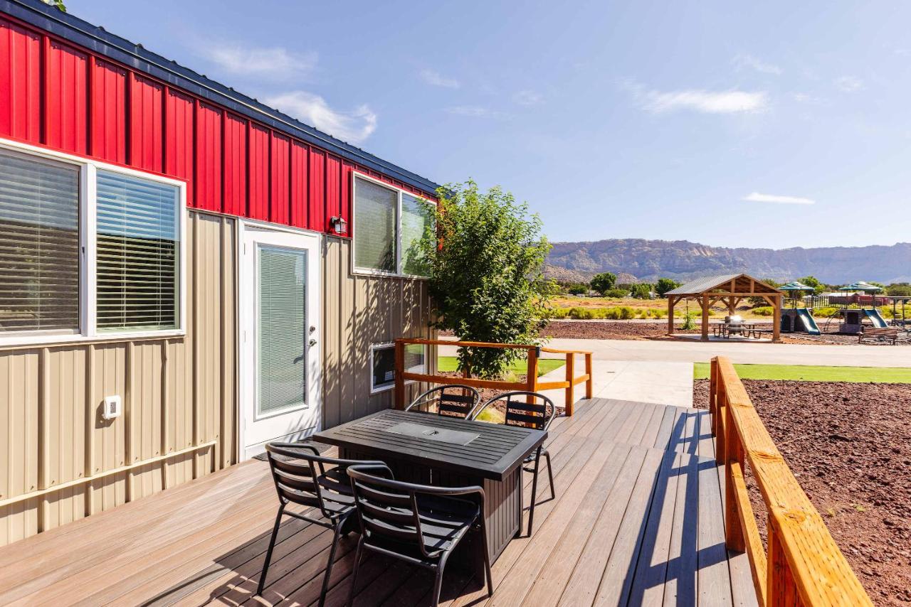 Family-Friendly Tiny Home Firepit BBQ Zion - B&B Apple Valley