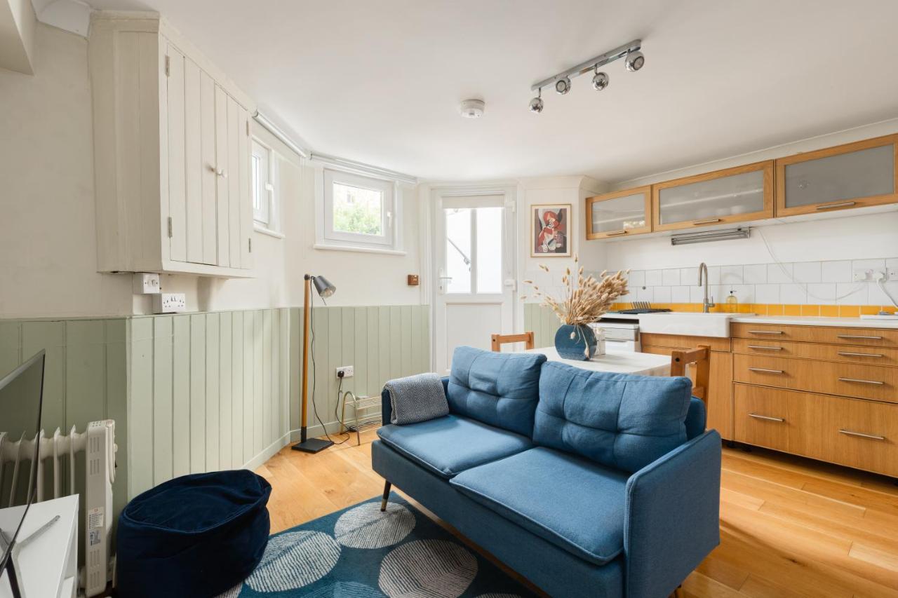 Cosy 1BR Flat with Patio in New Cross - Ferienwohnung London
