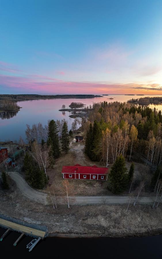 Private beach, hot tub and oceanfront villa - B&B Oulu