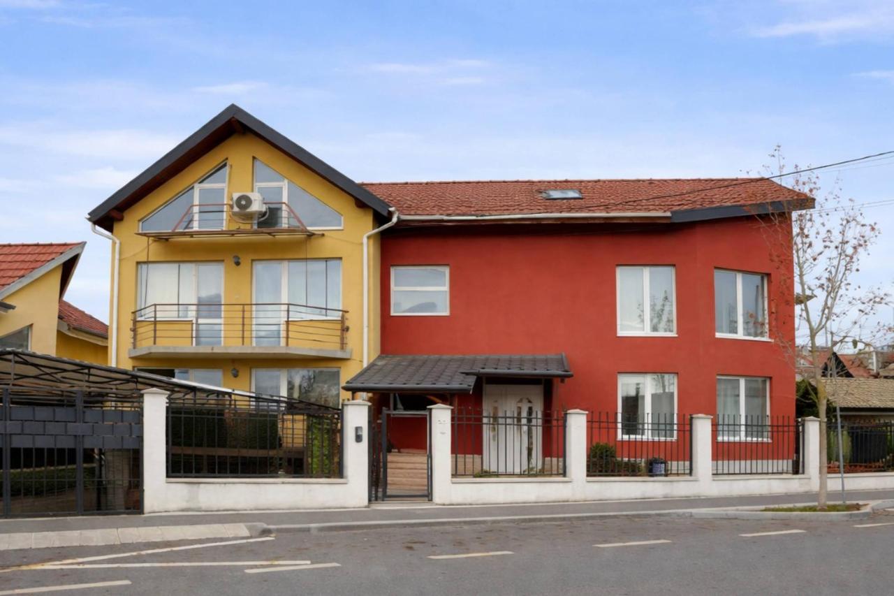 Urban Haven - Spacious 4BR Apartment for Groups and Families with Free Parking and Self Check-in - Ferienwohnung Klausenburg
