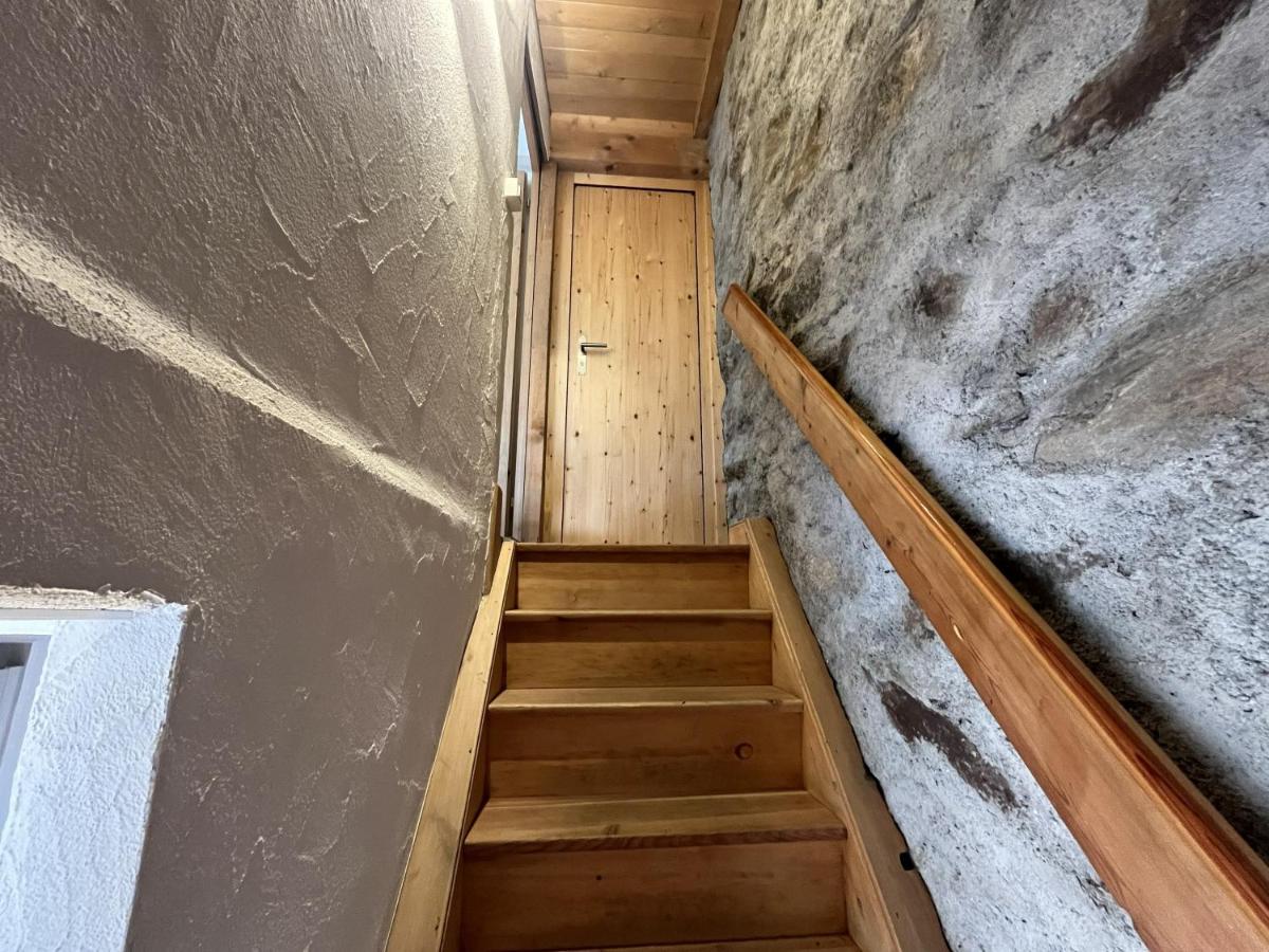 Charming 3½ room cottage in Valposchiavo - B&B Poschiavo