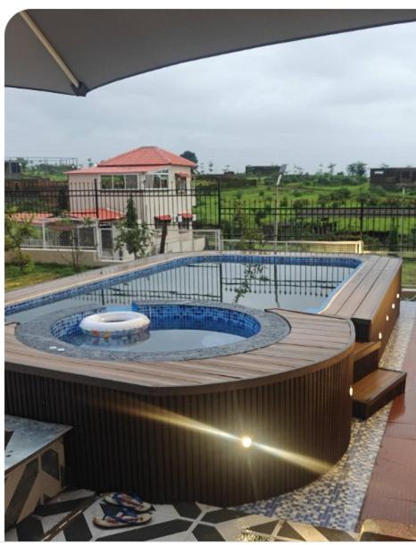 Whispering Hills Villa - Private pool with a Jacuzzi - Bed and Breakfast Kasāra