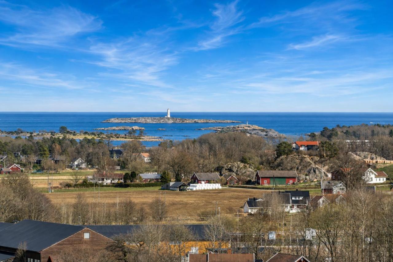 Room in Sea view House Fevik - Ferienwohnung Grimstad