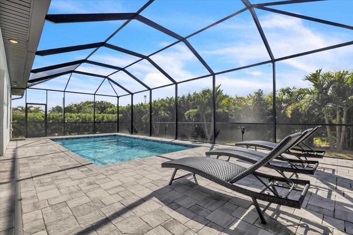 Cape Coral Oasis - Pool & Bintelli Golf Cart - B&B Cape Coral