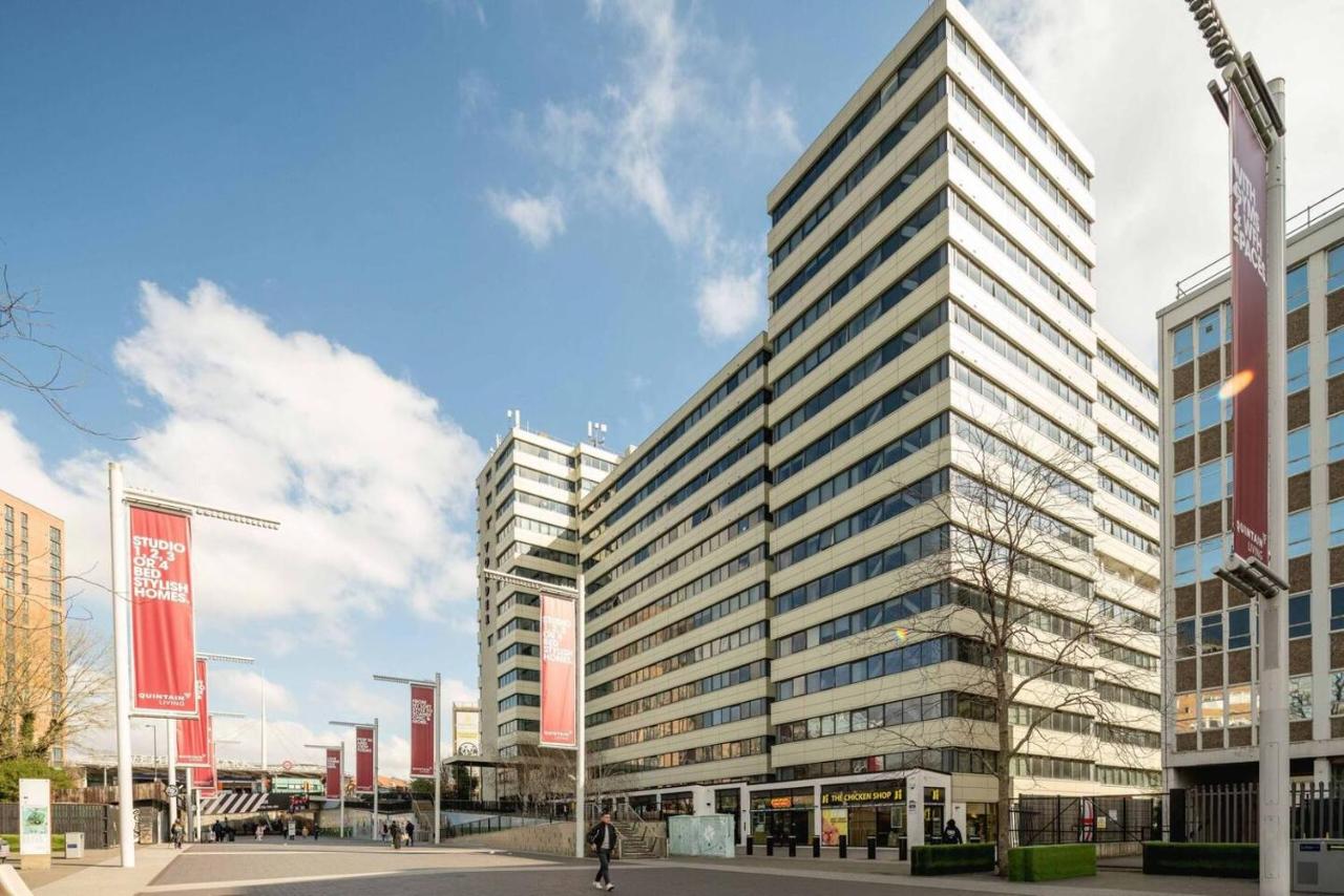 Wembley Park 1 Bed Gym, Cinema & Workspace - Bed and Breakfast Londen