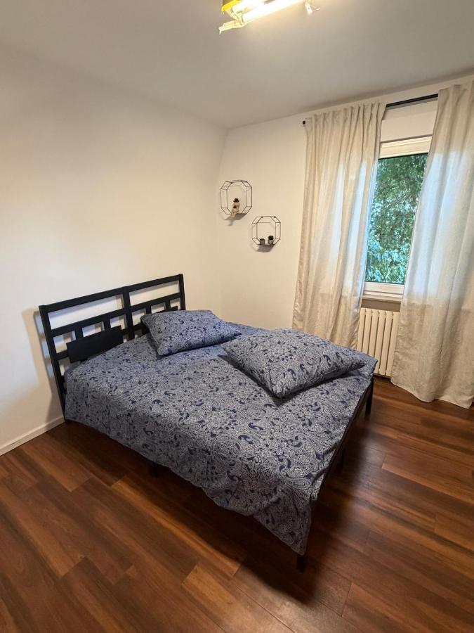 Zentrale 3-Zimmer-Wohnung mit Balkon - bis 5 Gäste - Ferienwohnung Ludwigsburg