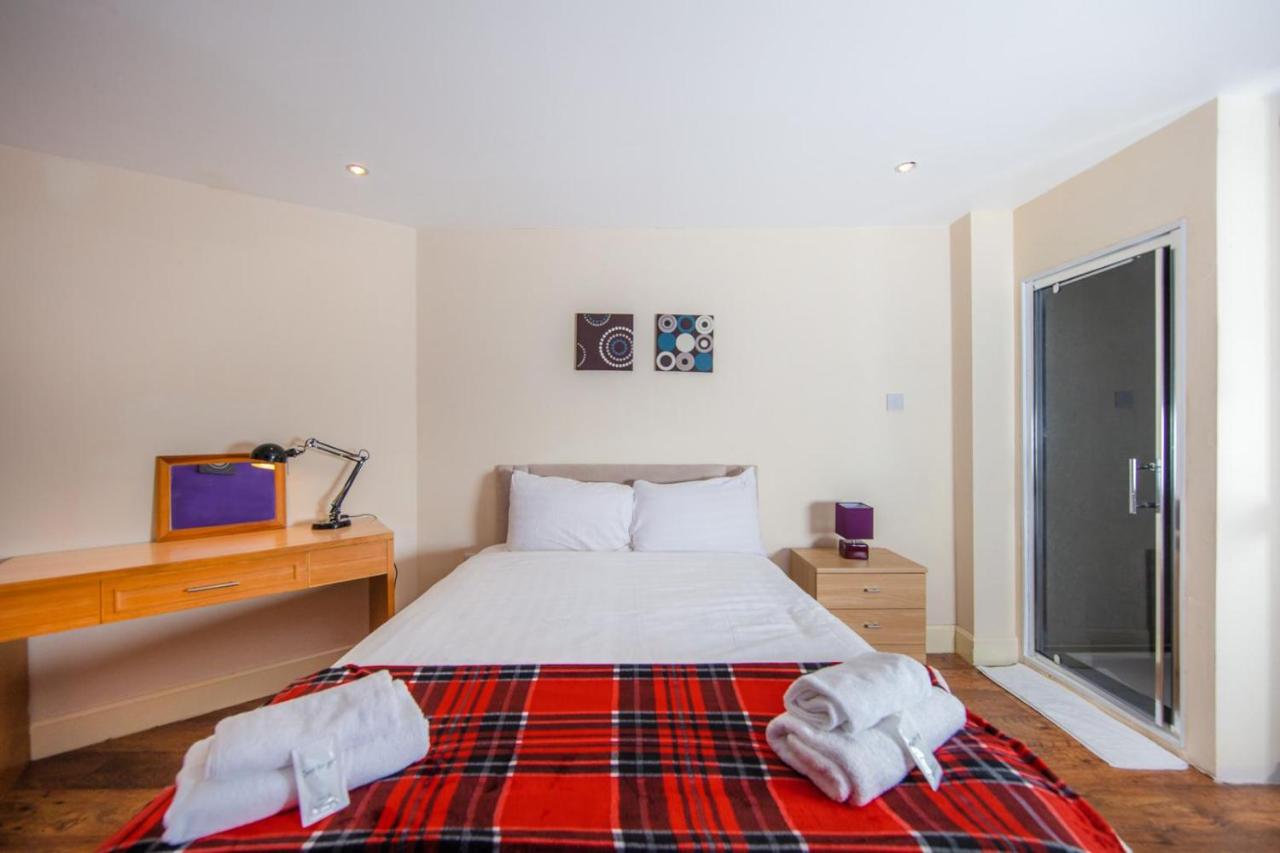 Warm Calton Hill 3 Bdrm Apartment A - B&B Edinburgh