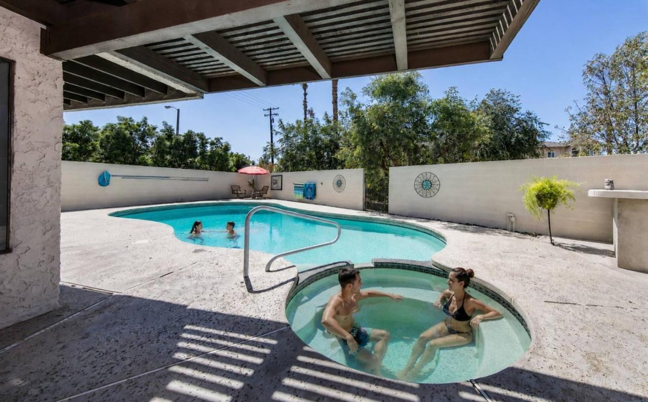 The Nest Nr. Downtown 4BR4BA Retreat-Pool Spa - B&B Redlands