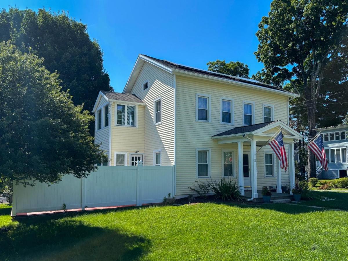 Ann Inn - Downtown New Milford Apartment - B&B New Milford